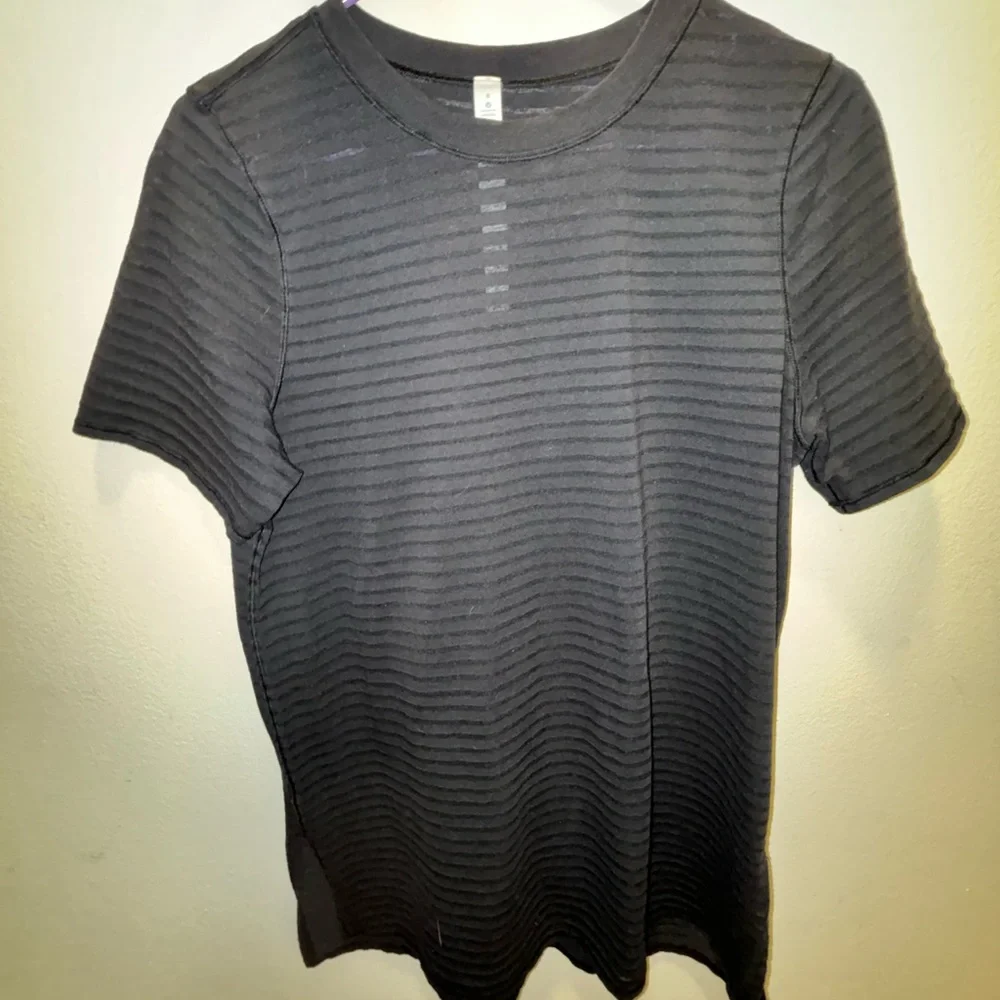 Lululemon Top - Picture 1 of 3